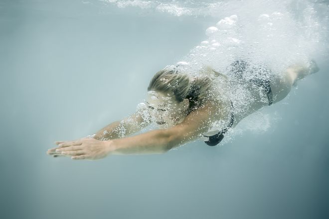 tirarse a la piscina